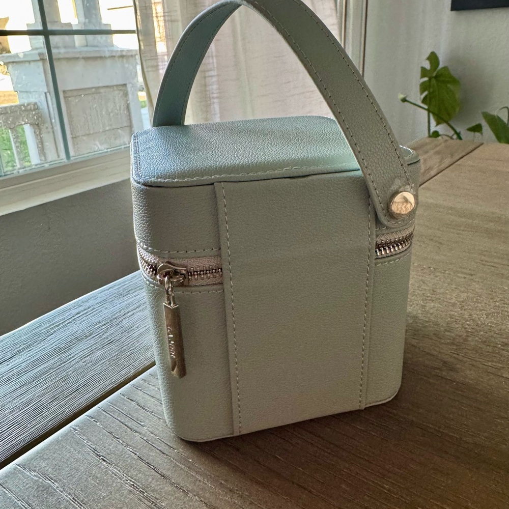 La Mer Vanity Case - Picture 2 of 6